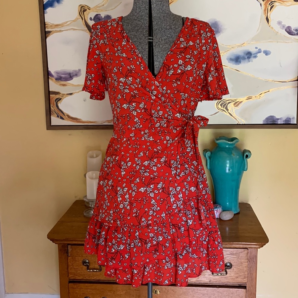 Read wrap dress with white floral print